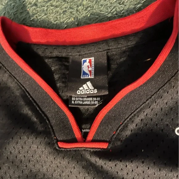 Dwayne Wade Miami Heat #3 Black Away Boy’s XL/ Men’s Small - Picture 4 of 6